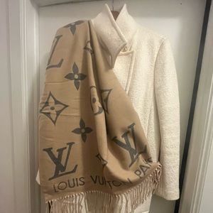 💛🤎BNIB Louis Vuitton Cashmere/Sill scarf 🤎Full set with box and receipt